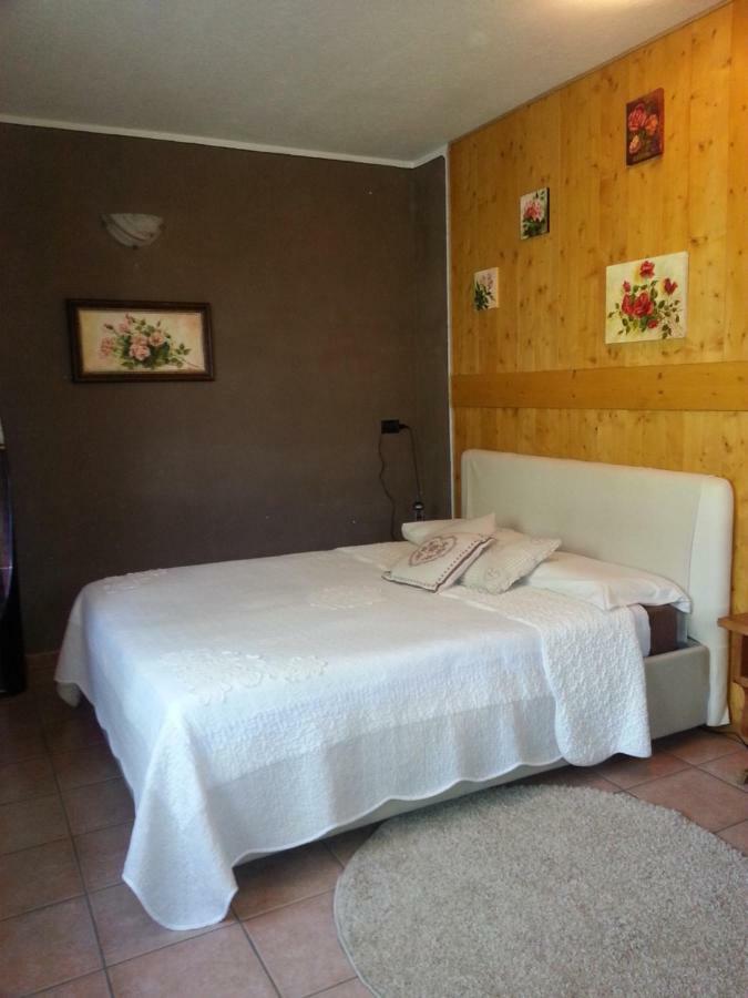 Le Joli Rosier Bed & Breakfast Nus Exterior photo
