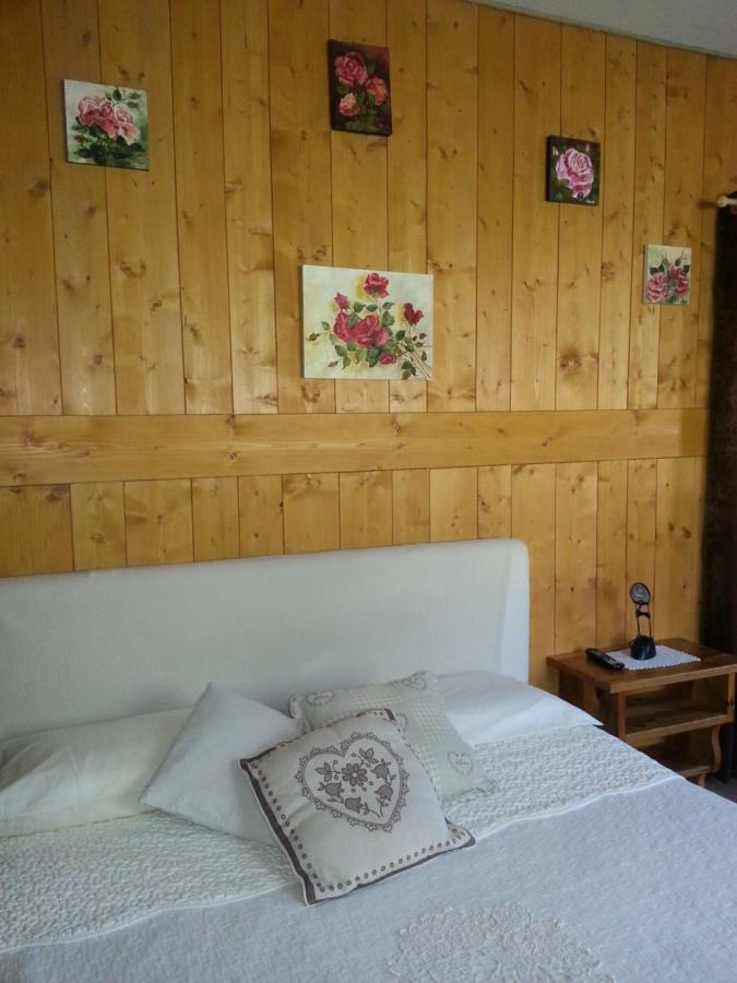 Le Joli Rosier Bed & Breakfast Nus Exterior photo